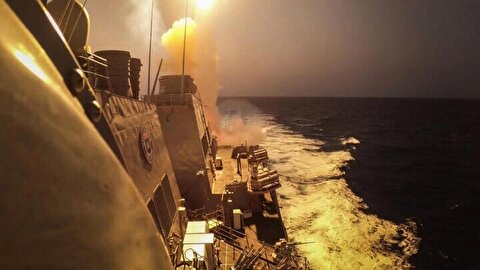حمله به ۲ ناو آمریکایی با موشک‌های دریایی و پهپاد