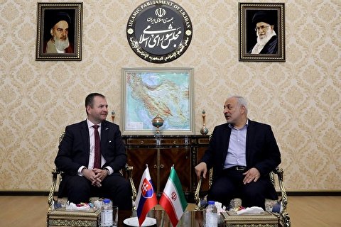 جلال زاده:آمریکا نگاه دوگانه‌ای به حقوق بشر و توافقات هسته‌ای دارد