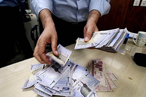 پرداخت 11 وام قرضالحسنه به کارمندان یک بانک پرداخت 11 وام قرضالحسنه به کارمندان یک بانک