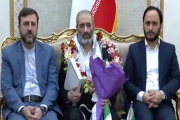 اسدالله اسدی وارد تهران شد