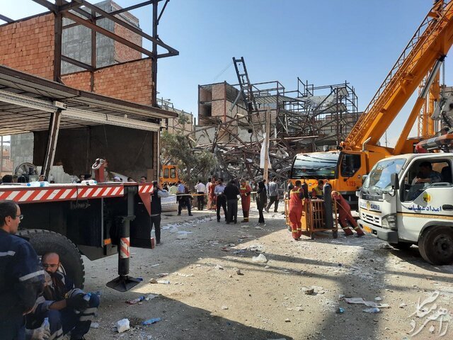 ریزش چند ساختمان غیرمجاز در تهران/ ۶ مامور پلیس و شهرداری در زیرآوار +عکس