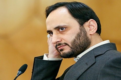 سخنگوی دولت: دولت در سفرهای خارجی به جای عکس دسته‌جمعی، ربات جراح ساخت ایران را با خود می‌برد