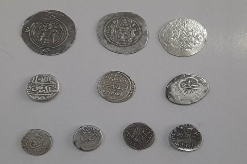 کشف و ضبط ۱۰ سکه تاریخی قاچاق و دستگیری ۲ نفر
