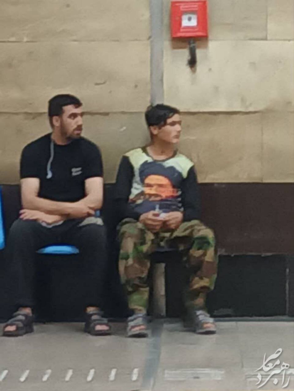 تیشرت عجیب یک جوان افغان در تهران + عکس