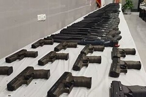 کشف 70 قبضه سلاح کلت کمری در کرمانشاه