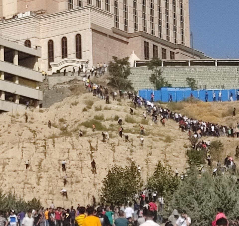 عکس | هجوم مردم از کوه و کمر برای دیدن رونالدو!