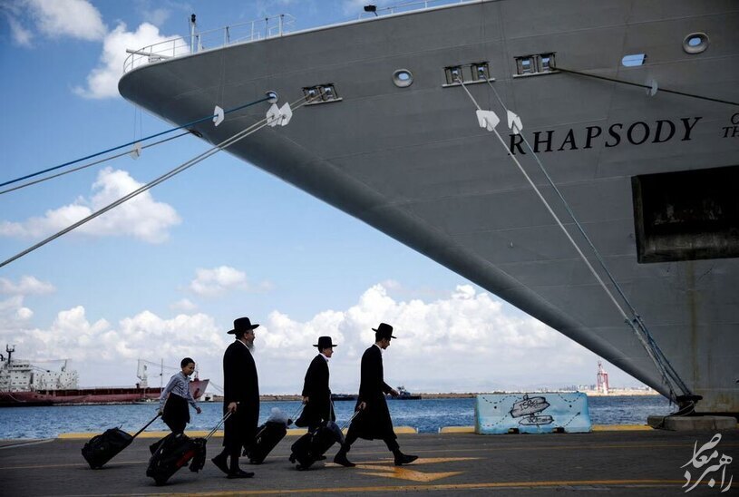 عکس / تخلیه شهروندان آمریکایی اسراییل با کشتی آمریکایی از بندر حیفا