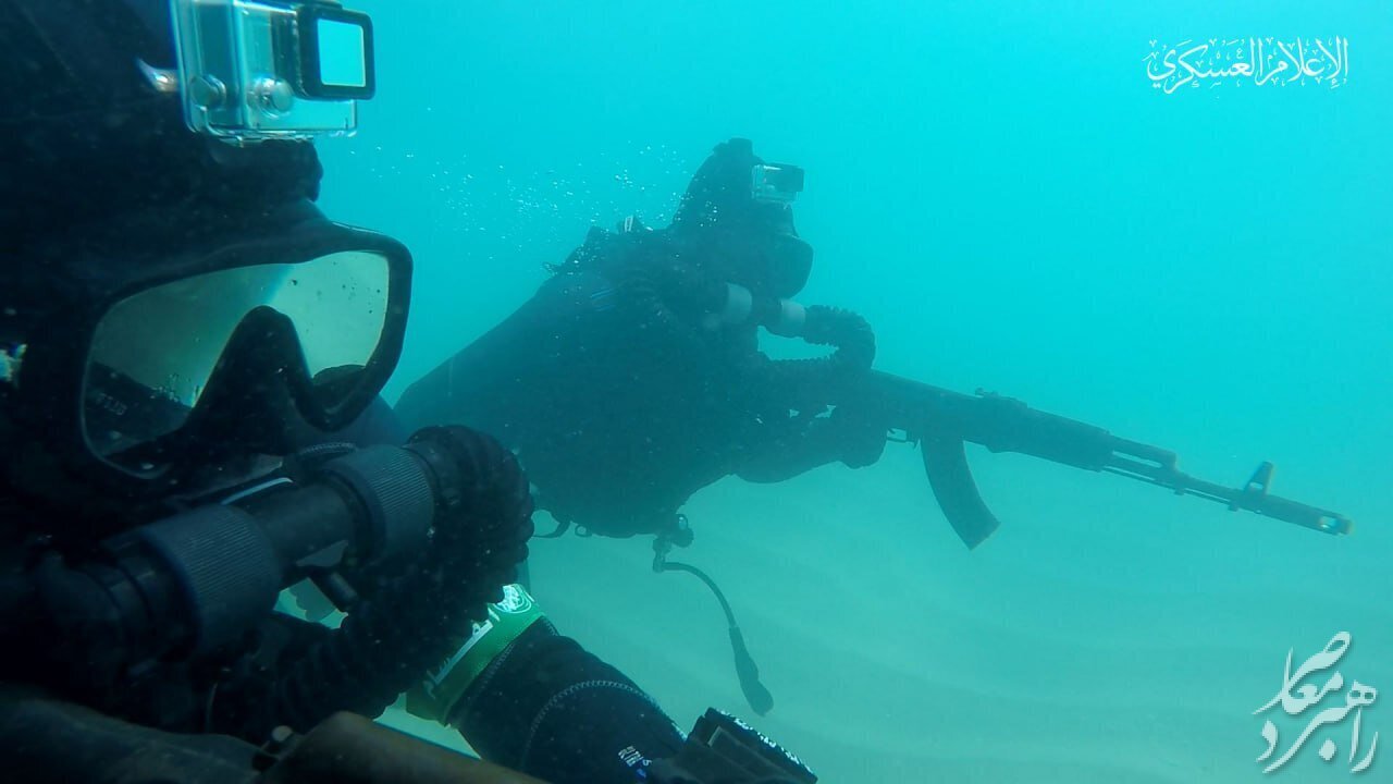 تصویری دیده نشده از کماندو‌های نیروی دریایی حماس در زیر آب