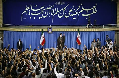 فیلم| ورود رهبر معظم انقلاب به حسینیه امام خمینی و شعار متفاوت دانشجویان
