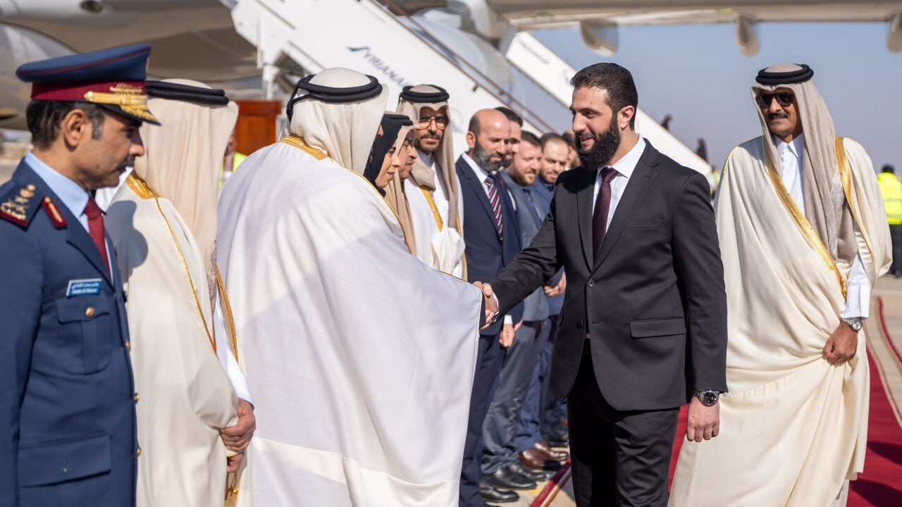 استقبال الجولانی از امیر قطر در فرودگاه + عکس