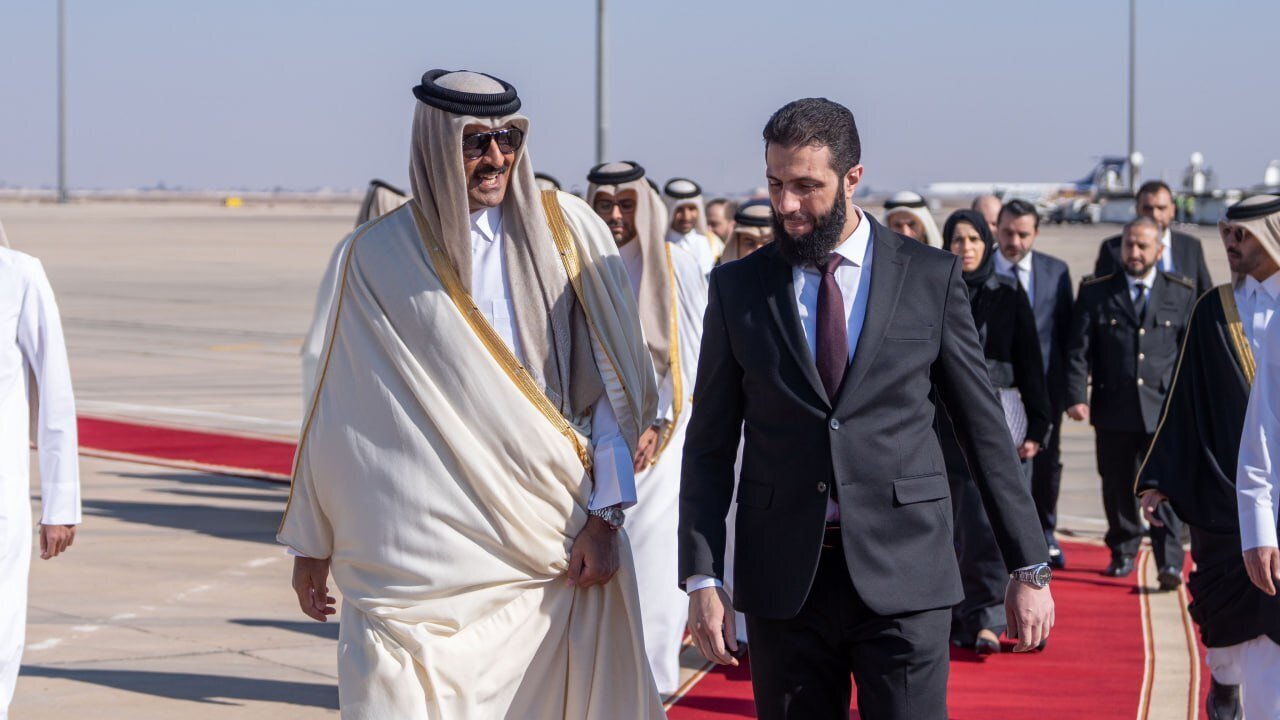 استقبال الجولانی از امیر قطر در فرودگاه + عکس
