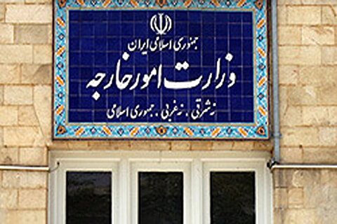 وزارت خارجه: در عین پایبندی به آداب گفت‌وگوی عزتمندانه و تعامل هوشمندانه با هر طرفی که مذاکره را طریقی معقول برای رسیدن به منافع متقابل بداند، نسبت به هرگونه تهدید و ارعاب و فشار با قاطعیت رفتار خواهیم کرد