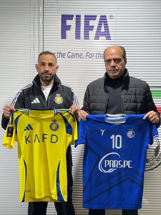 از پیراهن تیم‌های استقلال و النصر رونمایی شد +عکس