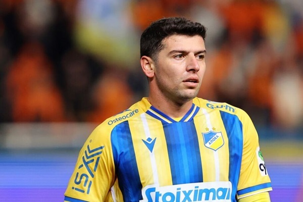 امیر قلعه نویی در فرودگاه به مهری گفت؟