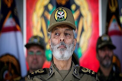 فرمانده کل ارتش جمهوری اسلامی ایران در اولین ساعات صبح امروز (جمعه) بر...