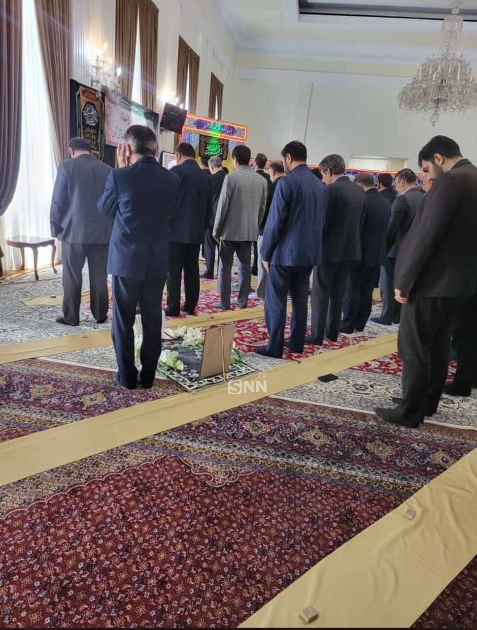 جای خالی شهید امیرعبداللهیان در نماز جماعت وزارت امور خارجه + عکس