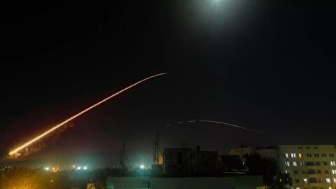 مقابله پدافند هوایی ارتش سوریه با اهداف متخاصم در آسمان حمص