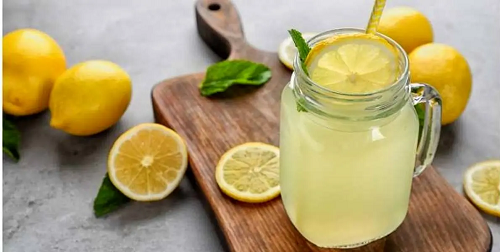 خواص بی‌شمار آب لیمو و عسل و بهترین زمان مصرف