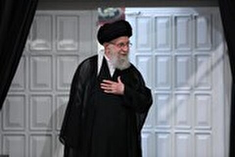 فیلم| لحظه ورود رهبر انقلاب به حسینیه امام خمینی برای مراسم شب عاشورا
