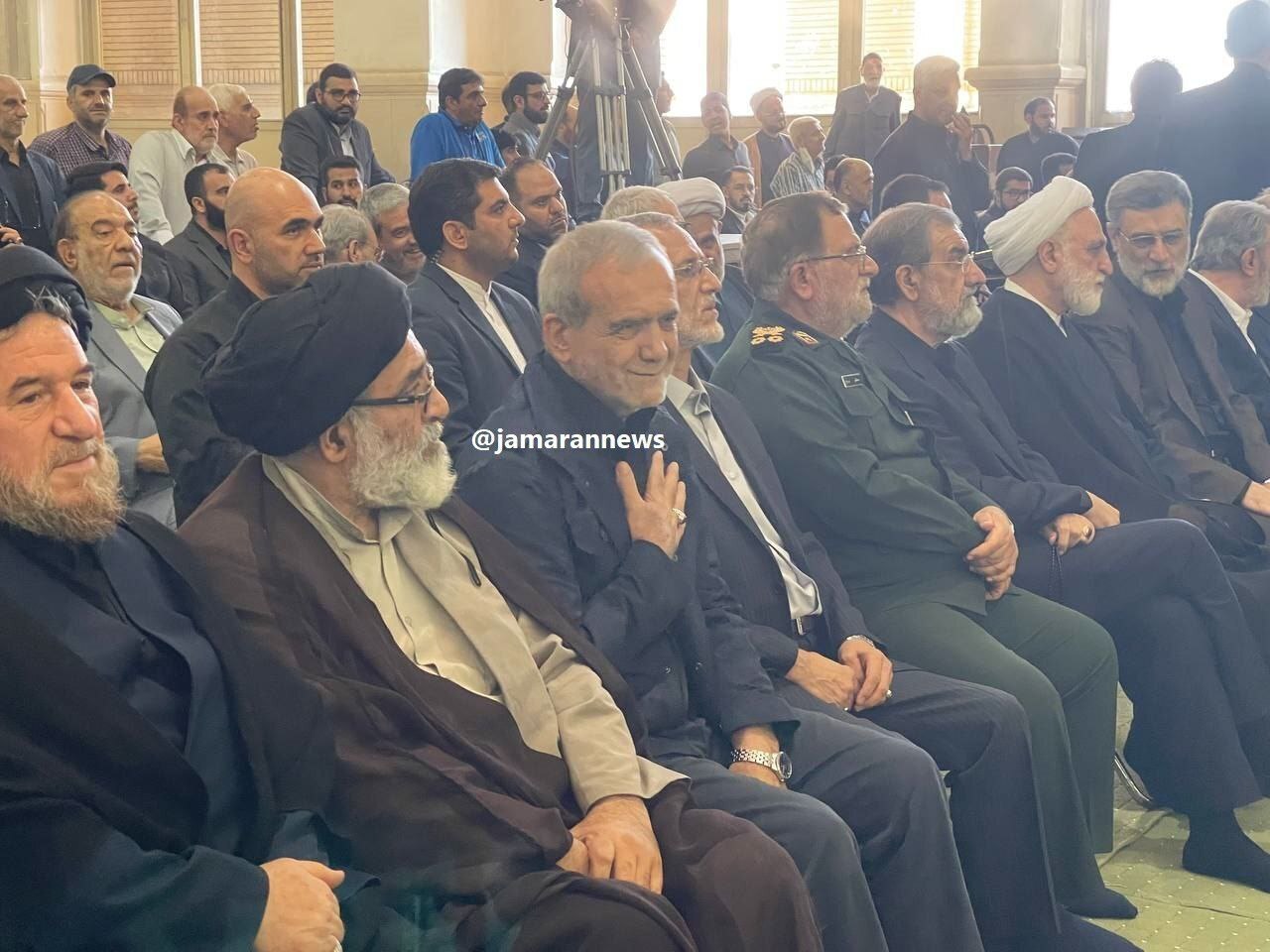 عکس | حضور پزشکیان در مراسم چهلمین روز شهادت سید ابراهیم رئیسی