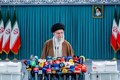 رهبر انقلاب:‌ دوام و قوام و عزت و آبروی جمهوری اسلامی در دنیا متوقف به حضور مردم است