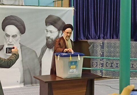 سیدمحمد خاتمی در انتخابات ریاست‌جمهوری شرکت کرد