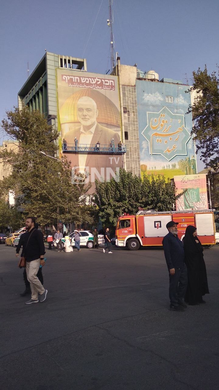 عکس | تغییر دیوارنگاره میدان فلسطین به یاد شهید اسماعیل هنیه