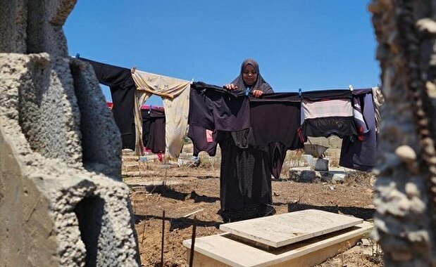 تصاویر | زندگی آوارگان فلسطینی در گورستان