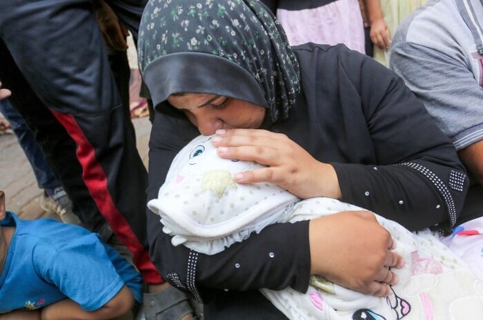 جان باختن کودک فلسطینی در غزه به دلیل گرسنگی+ تصاویر