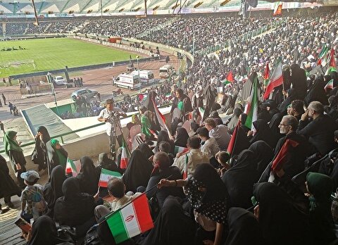 اجتماع صد هزار نفری دختران انقلاب در ورزشگاه آزادی تهران برگزار شد + تصاویر