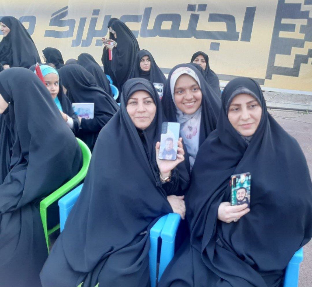 اجتماع صد هزار نفری دختران انقلاب در ورزشگاه آزادی تهران برگزار شد + عکس