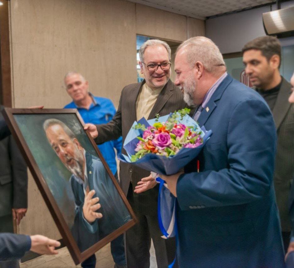 غافلگیری نخست وزیر کوبا از هدیه خاص ایرانی‌ها + عکس
