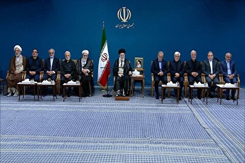 رهبر انقلاب: آقای رئیس جمهور برای انتخاب وزیران با من مشورت کردند