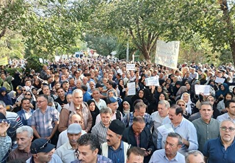 معلمان بازنشسته: همچنان محروم از رتبه‌بندی هستیم | تجمع مقابل نهاد ریاست جمهوری