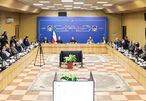 پزشکیان: می‌توان به‌جای قطع برق صنایع، کارمندان را دورکار کرد