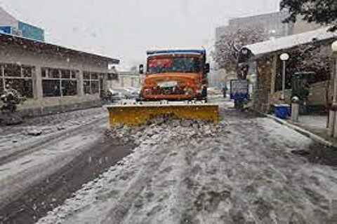 آماده‌باش نیرو‌های خدمات شهری به دنبال شروع بارش برف در تهران