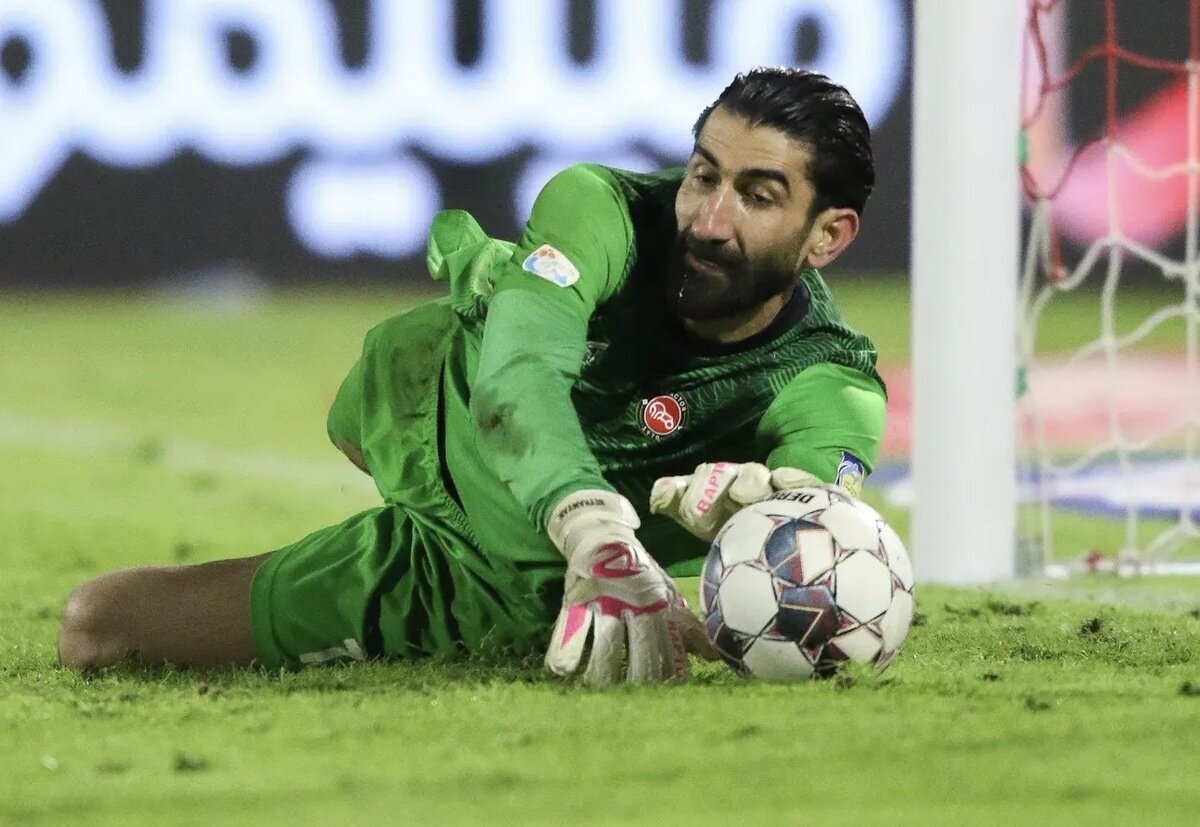 مهار ۳ پنالتی از ۱۱ تا کار مهمی نیست /  مهاجمان تراکتور جور بیرانوند را می‌کشند!