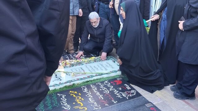 سردار قاآنی به شهید حاج قاسم سلیمانی ادای احترام کرد