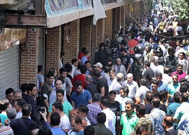 لزوم بیداری جامعه در بحبوحه توطئه‌ها