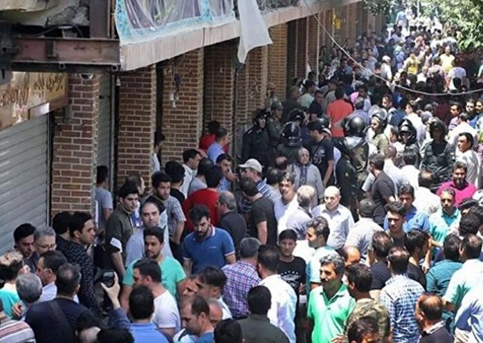 لزوم بیداری جامعه در بحبوحه توطئه‌ها