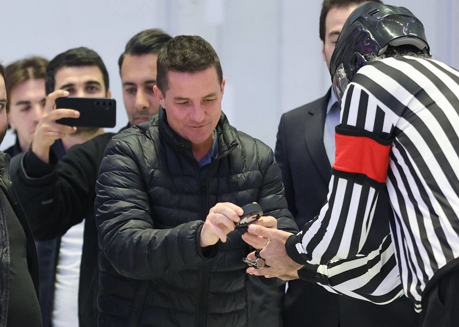 اوسمار ویه‌را هاکی روی یخ را تجربه کرد؛ سرمربی پرسپولیس از سختی و جذابیت آن گفت