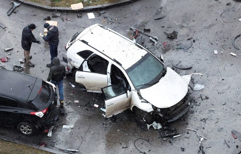 عکس/ بازرسان روسی در محل حادثه ترور سپهبد ارشد ارتش روسیه