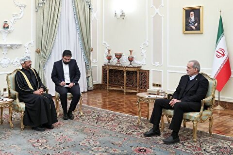 پزشکیان در دیدار با وزیر خارجه عمان: آمریکا به تصور اینکه ایران مانند برخی کشور‌های دیگر است، اقداماتی را برای ایجاد آشوب در پیش گرفته