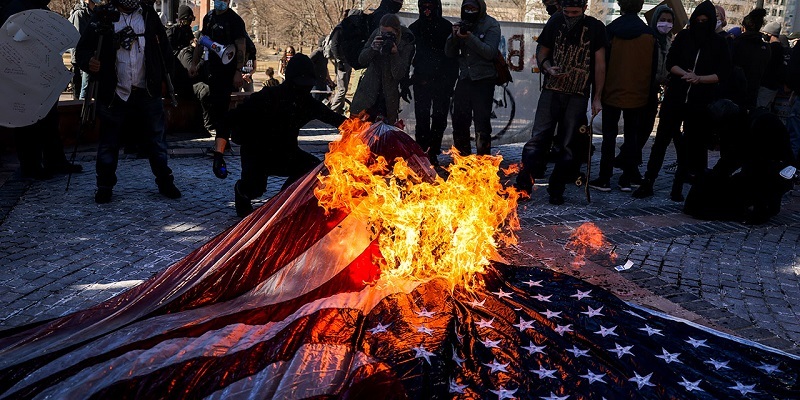 ترامپ عامل فروپاشی امپراتوری آمریکا ترامپ عامل فروپاشی امپراتوری آمریکا