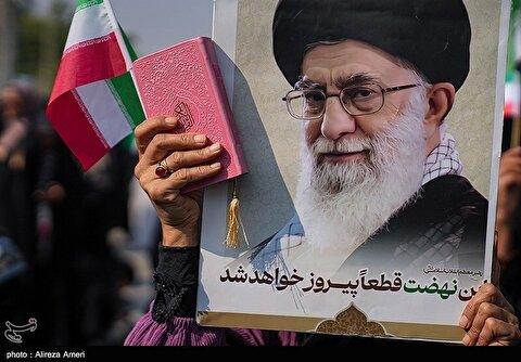 آغاز اجتماع بزرگ مردمی ضد اغتشاشات مسلحانه در تهران