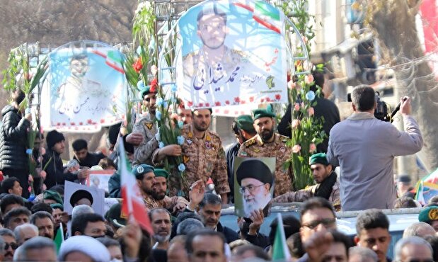 تصاویر / تشییع پیکر شهدای حوادث اخیر در شهر‌های مختلف ایران