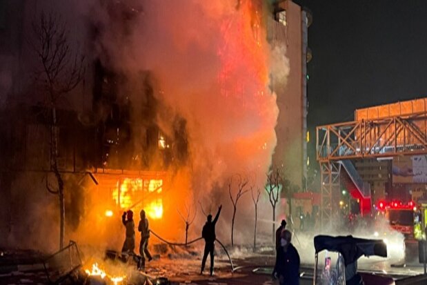 تصاویر / تخریب اموال عمومی در حوادث اخیر در تهران