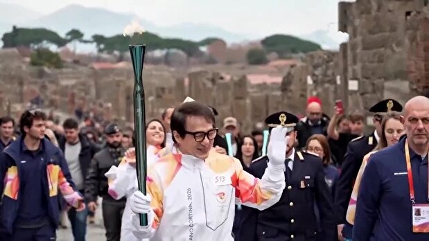 ویدیو|  حمل مشعل المپیک توسط جکی چان