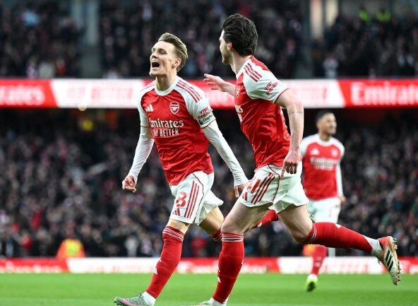 آرسنال صدر جدول را پس گرفت/ پیروزی لیورپول در آنفیلد