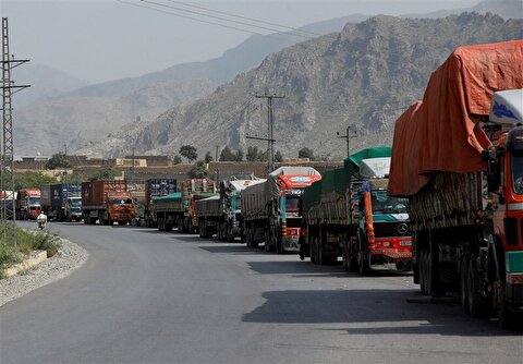 قطع روابط تجاری افغانستان و پاکستان/ رانندگان در مرزهای بسته گرفتارند